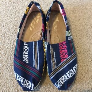 TOMS women’s shoes